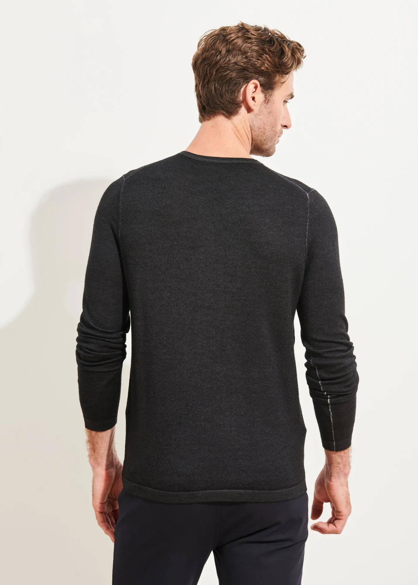 EXTRA-FINE MERINO VINTAGE WASH V-NECK