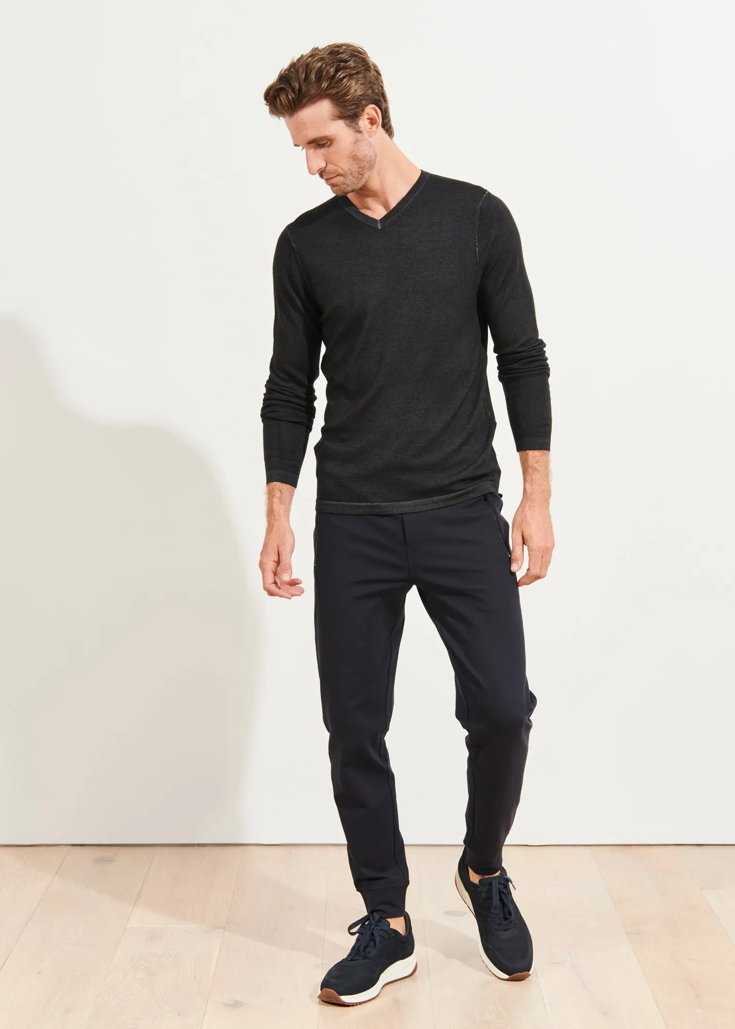 EXTRA-FINE MERINO VINTAGE WASH V-NECK